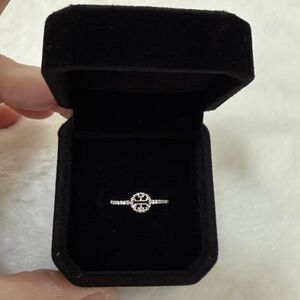 Elegant Silver Women's silver designer Ring 6.5-7